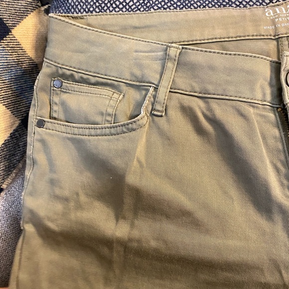 Green pants - Picture 6 of 8